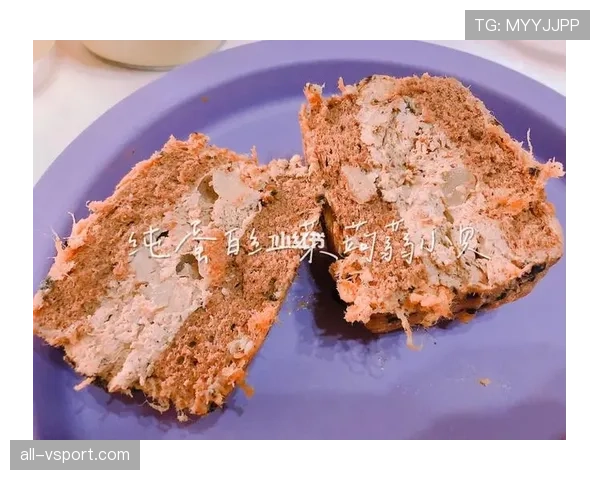 辛德hu训练完直接啃鸡腿？这自律和放纵的切换也太真实了